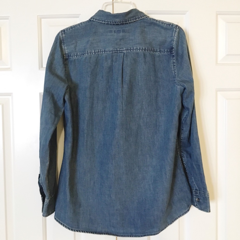 Banana Republic chambray top. Size small. EUC. - Picture 4 of 6